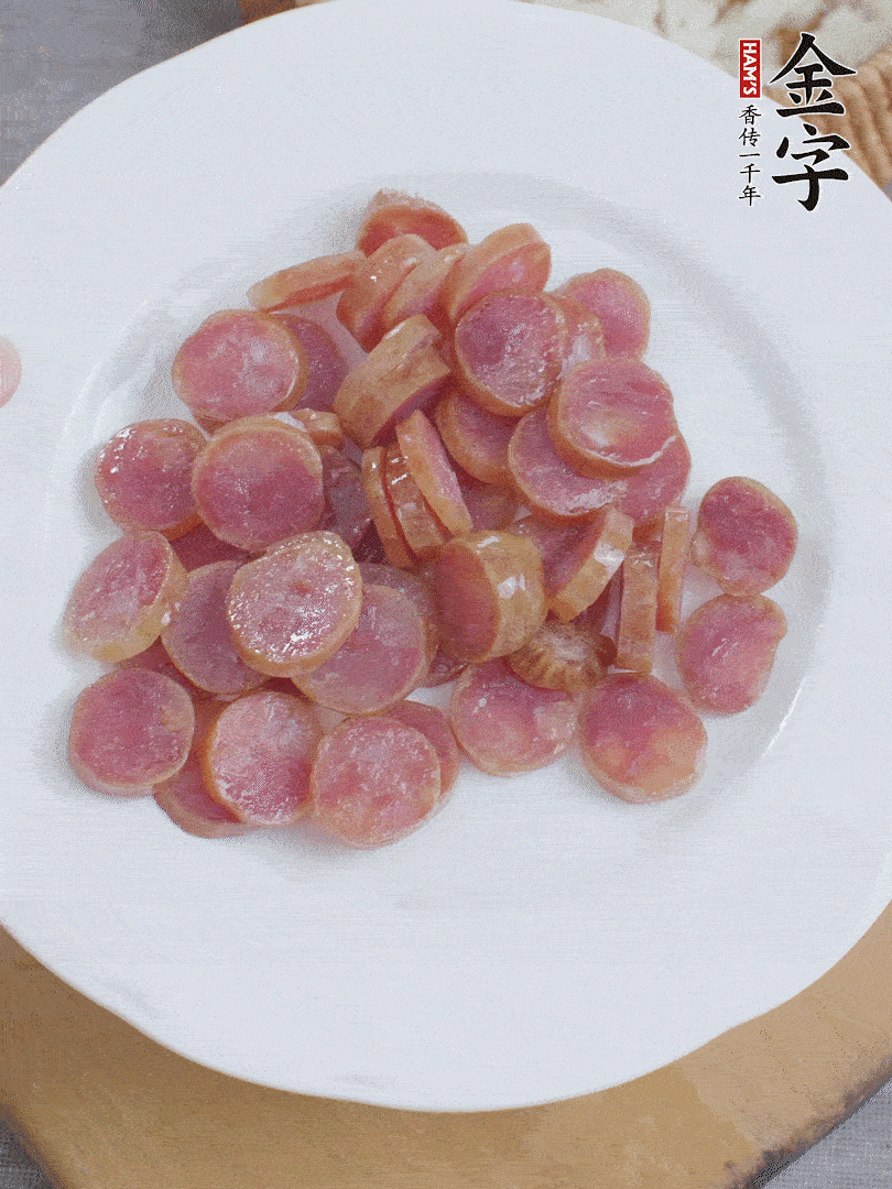 南宫28ng
香肠煮10分钟，切圆片。